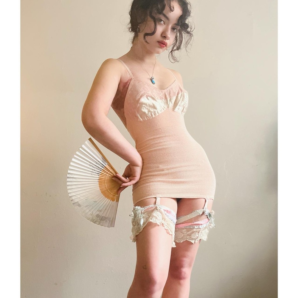 30s/40s pastel pink girdle - Picture 4 of 5